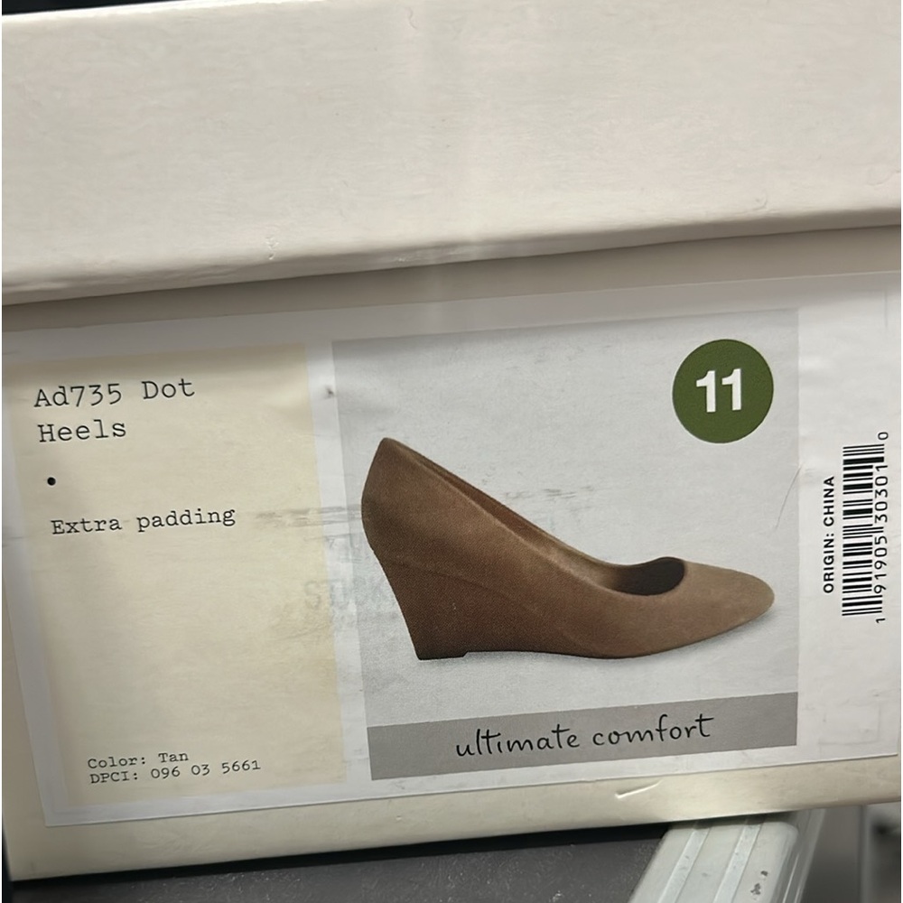 Suede tan wedges